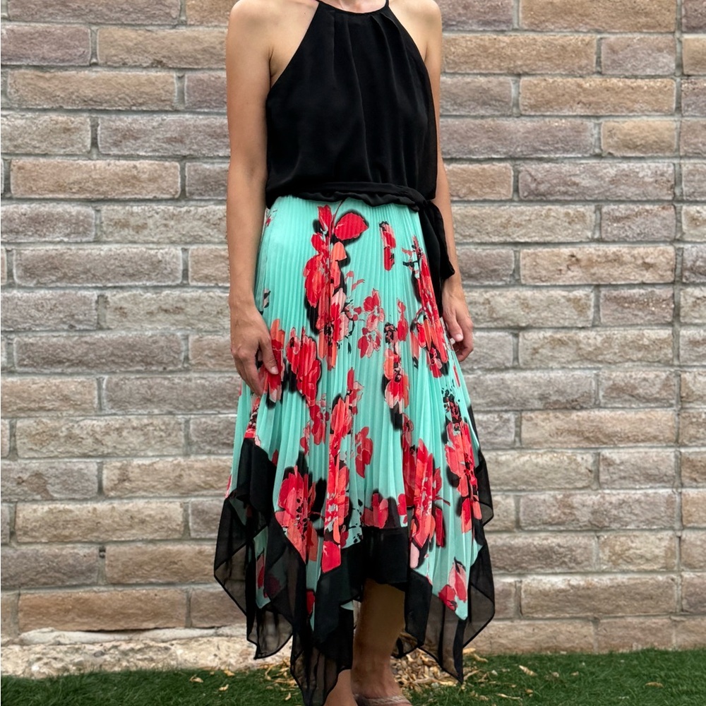 Bisou Bisou Asymmetrical Floral Skirt - Black and Red